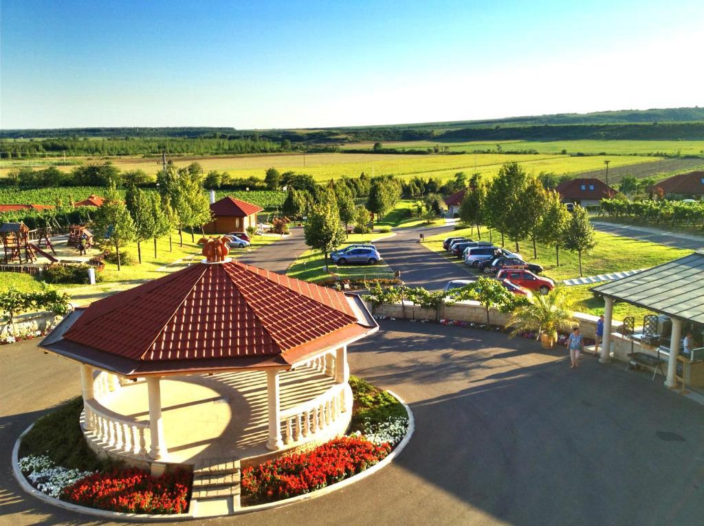 Egri Korona Borhaz Es Wellness Hotel Демьен Экстерьер фото